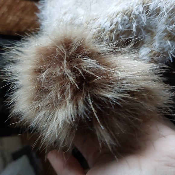 Natural colored tuque - Picture 2 of 4